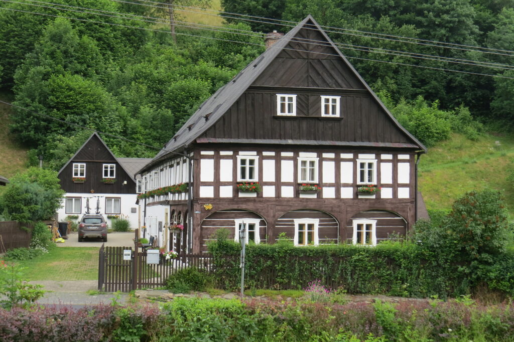 Böhmisches Umgebindehaus in Krystofovo Udoli, Tschechien