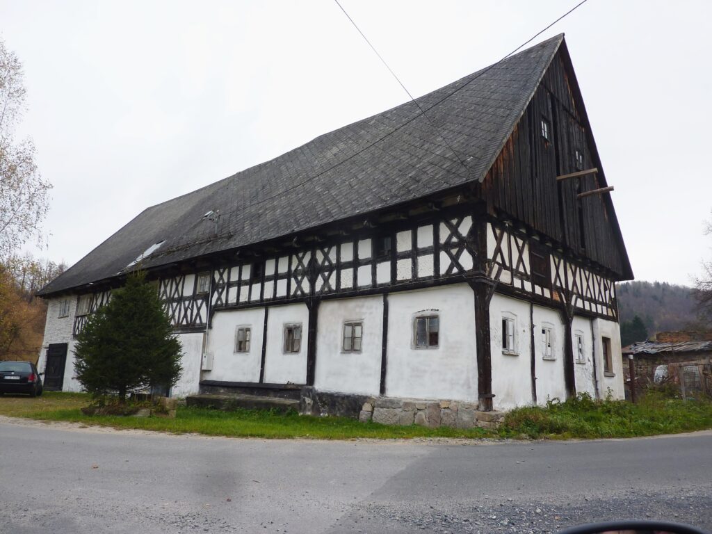Schlesisches Umgebindehaus - Gerichtskretscham in Gruszkow, Polen